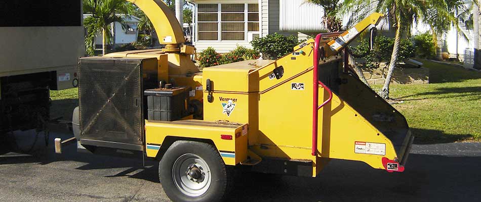 Wood chipper machine in a Cape Coral, FL residential neighborhood.